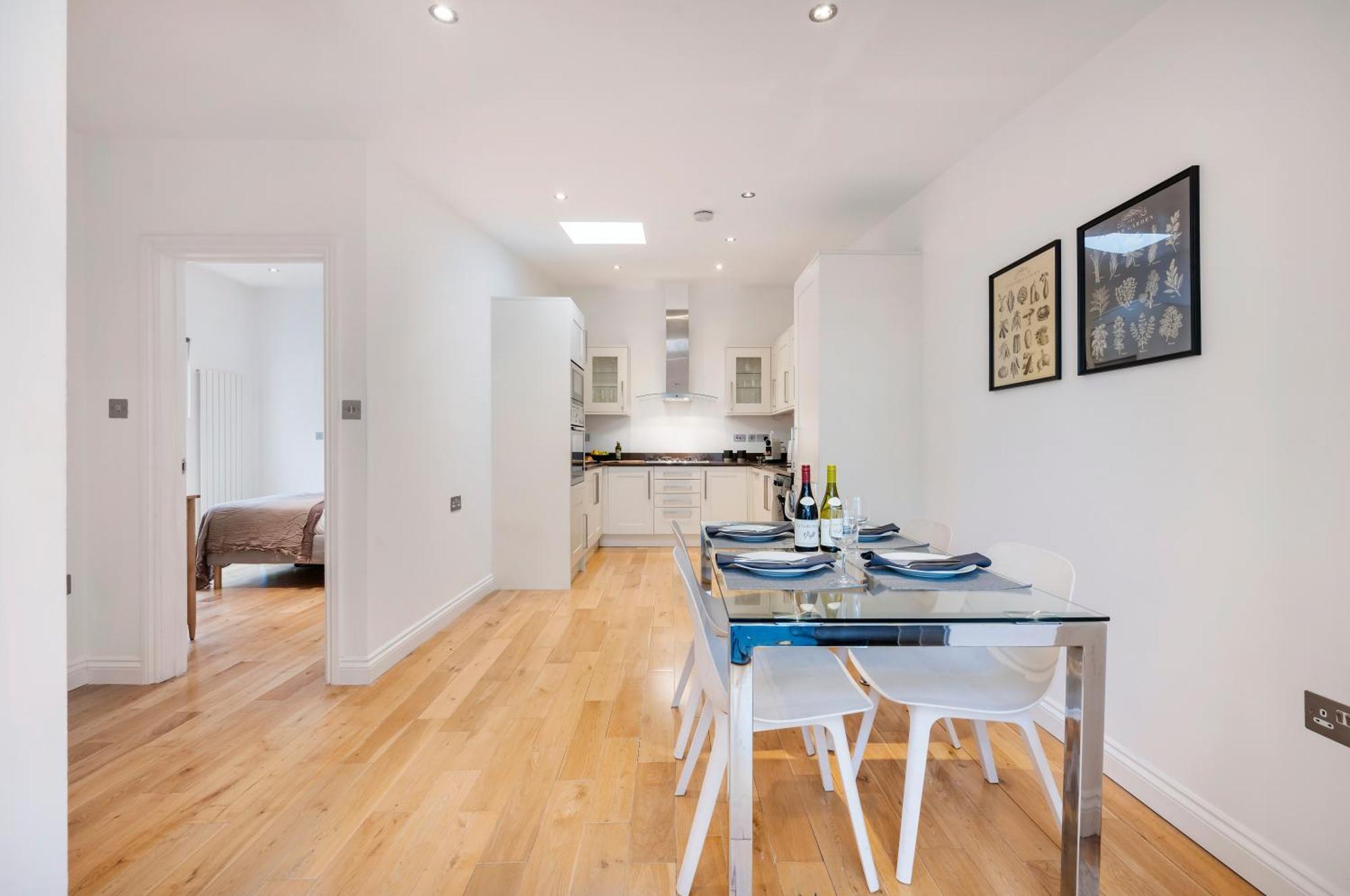 2 Bedr, 3 Beds, 2 Bath Covent Garden 3-min Subway Apartamento Londres