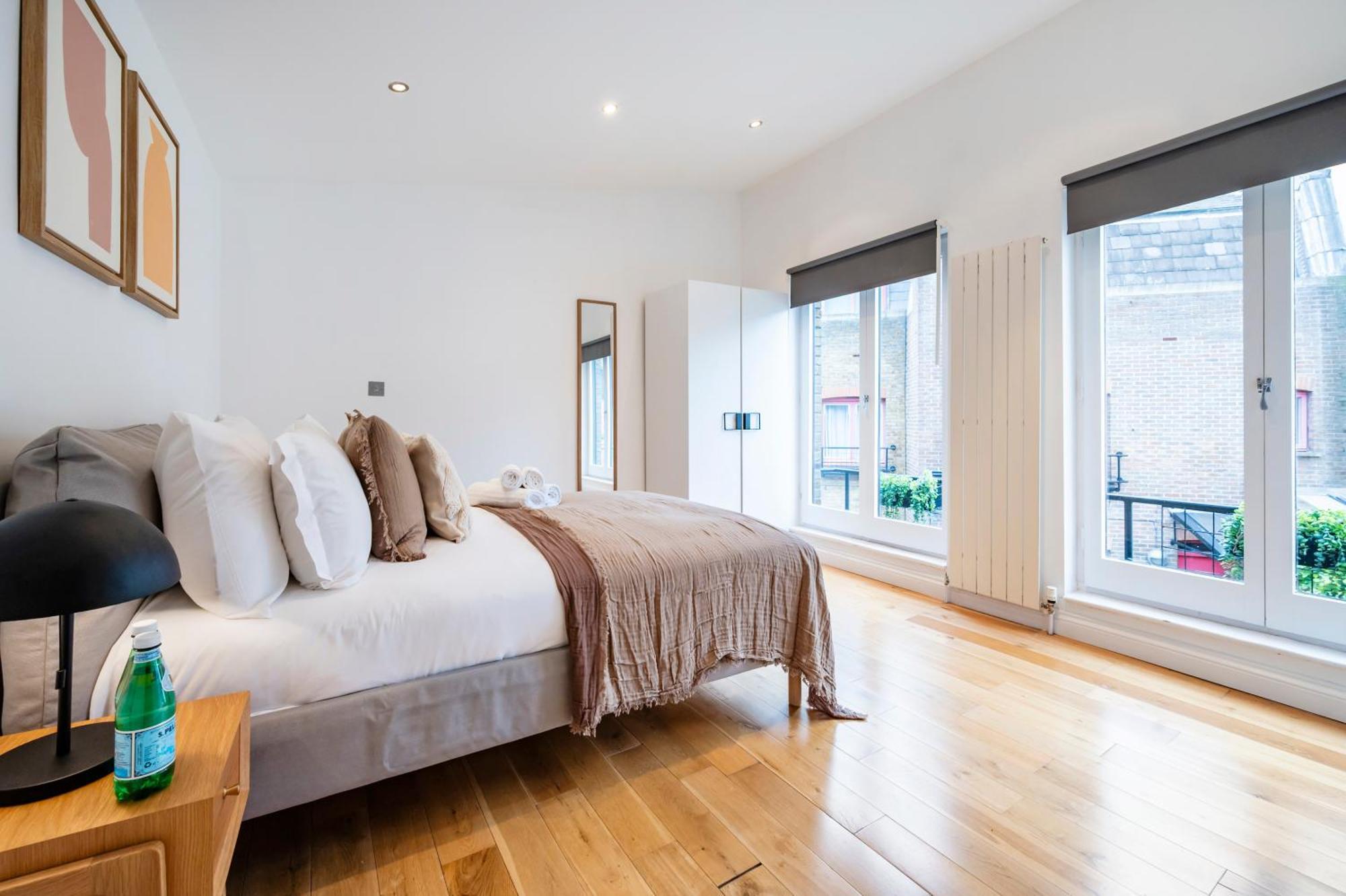 2 Bedr, 3 Beds, 2 Bath Covent Garden 3-min Subway Apartamento *