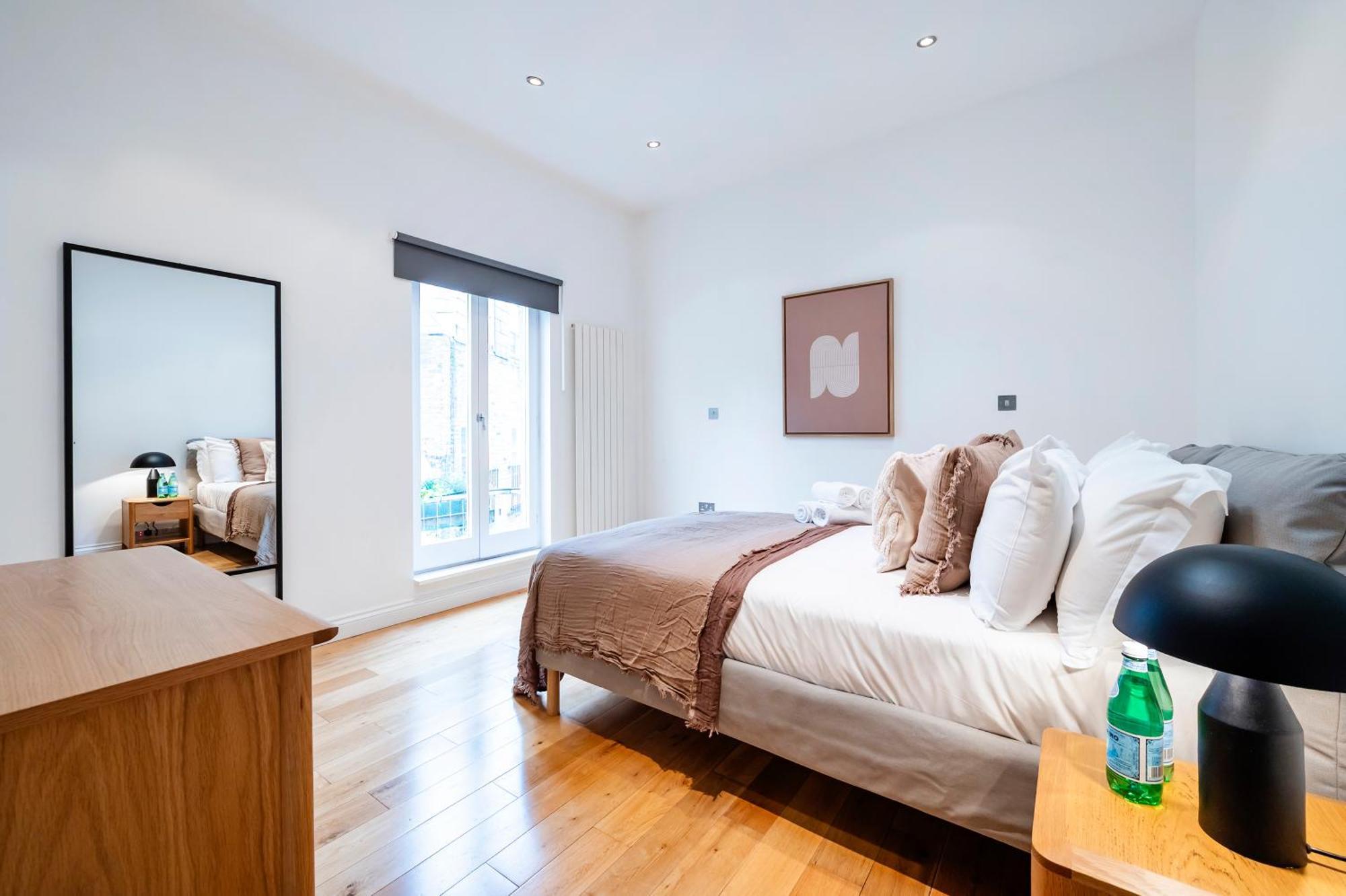 2 Bedr, 3 Beds, 2 Bath Covent Garden 3-min Subway Londres